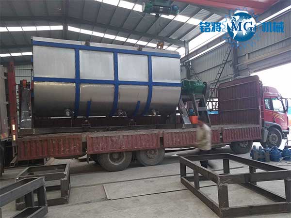 真石漆從底漆、分格、罩面施工，到為什么會出現(xiàn)不平、空鼓、脫落？