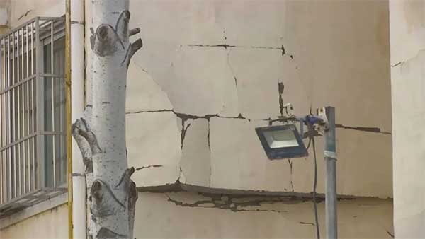 一場(chǎng)大風(fēng)過后，銀川一小區(qū)外墻保溫層大面積脫落！