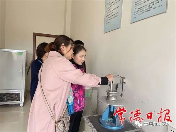 常德市采取“雙隨機、一公開”，抽檢22家預(yù)拌砼、預(yù)拌砂漿生產(chǎn)企業(yè)